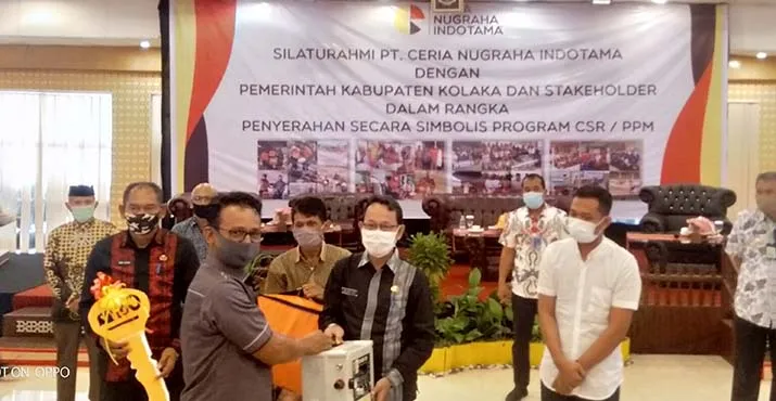 PT Ceria Secara Simbolis Serahkan Bantuan CSR Melalui Pemda Kolaka