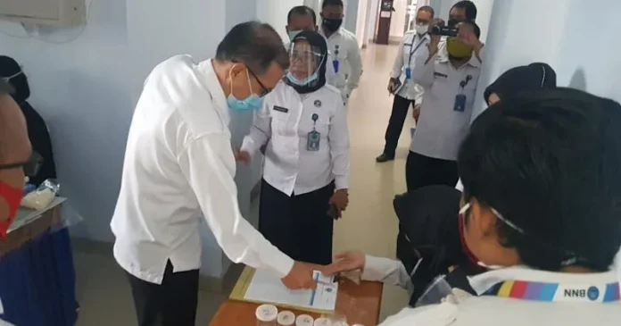Mantapkan Komitmen P4GN, Pegawai BNNP Sultra Jalani Tes Urine