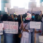 Honorer RSUD Butur Demo Menuntut Hak Segera Dibayarkan Honorer RSUD Butur Demo Menuntut Hak Segera Dibayarkan