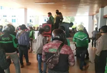 Tolak Tarif Murah Maxim, Pengemudi Ojol Protes di DPRD Sultra Tolak Tarif Murah Maxim, Pengemudi Ojol Protes di DPRD Sultra