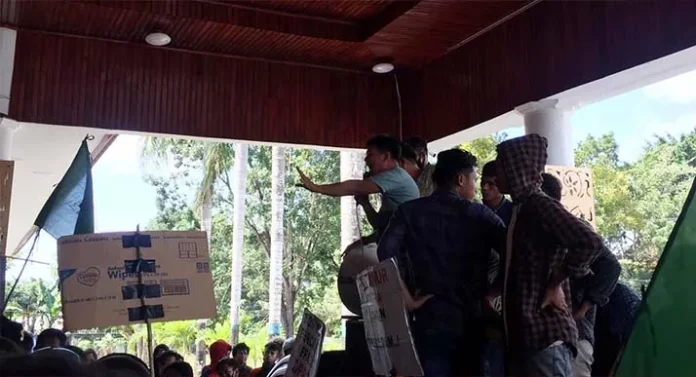 Forum Mahasiswa Bombana Tuntut IUP Panca Logam Makmur Dicabut