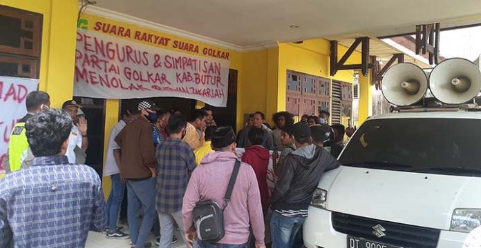 Tolak Ridwan Zakariah, Pengurus dan Simpatisan Kembali Demo Kantor Golkar