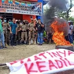 Demo Penutupan Perusahaan Tambang di Kolut Sempat Ricuh Demo Penutupan Perusahaan Tambang di Kolut Sempat Ricuh