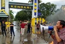 Dikabarkan 239 TKA China Tiba Hari Ini, Massa Kembali Turun ke Jalan Dikabarkan 239 TKA China Tiba Hari Ini, Massa Kembali Turun ke Jalan