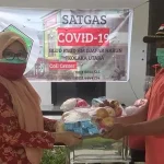 Dharma Wanita Kesehatan Kolut Berbagi Buah pada Pasien dan Tenaga Medis Dharma Wanita Kesehatan Kolut Berbagi Buah pada Pasien dan Tenaga Medis