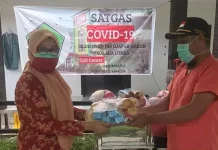 Dharma Wanita Kesehatan Kolut Berbagi Buah pada Pasien dan Tenaga Medis Dharma Wanita Kesehatan Kolut Berbagi Buah pada Pasien dan Tenaga Medis