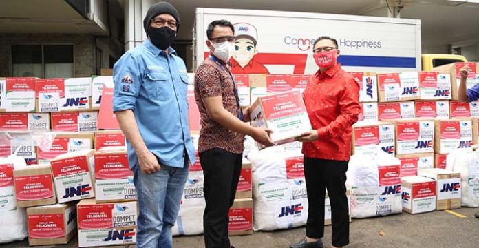 Karyawan dan Direksi Telkomsel Salurkan Donasi Rp6 Miliar untuk Bantuan Covid-19