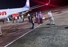 Dikawal Ketat Aparat, 126 TKA China Keluar Bandara Haluoleo Lewat Jalur ‘Tikus’ Dikawal Ketat Aparat, 126 TKA China Keluar Bandara Haluoleo Lewat Jalur 'Tikus'