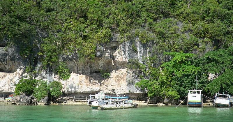 Menelusuri Keindahan dan Mitos Gua Waburi di Busel