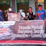 Astra Motor Salurkan Bantuan untuk Korban Banjir Masamba Astra Honda Motor Salurkan Bantuan untuk Korban Banjir Masamba