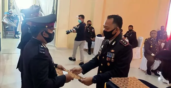 33 Personel Polres Kolut Naik Pangkat