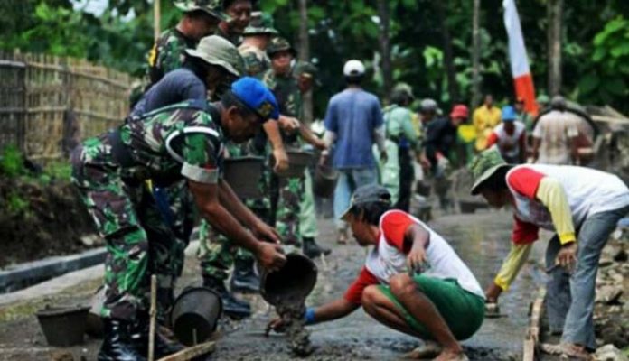 TNI dan Warga Bangun Infrastruktur di Desa Matabaho Konkep