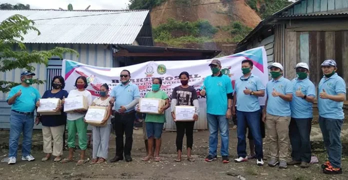 Kejari Kolaka Bantu Pengelola Wisata dan Warga Terdampak Covid-19