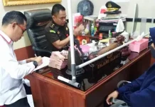 Dua Tersangka Kegiatan Swakelola di Konsel Kembalikan Uang Kerugian Negara Dua Tersangka Kegiatan Swakelola di Konsel Kembalikan Uang Kerugian Negara