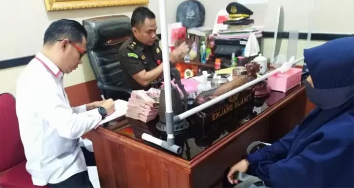 Dua Tersangka Kegiatan Swakelola di Konsel Kembalikan Uang Kerugian Negara