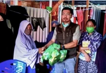 Peduli Korban Banjir, Anggota DPRD Konut Ini Salurkan Ratusan Paket Bantuan Peduli Korban Banjir, Anggota DPRD Konut Ini Salurkan Ratusan Paket Bantuan