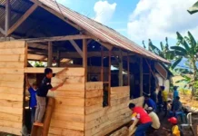 Legislator Konawe Utara Ini Sisihkan Gajinya Bedah Rumah Warga Miskin Legislator Konawe Utara Ini Sisihkan Gajinya Bedah Rumah Warga Miskin