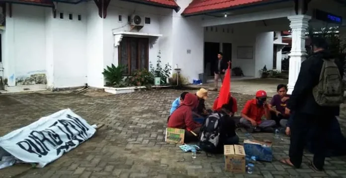 LMND Bombana Desak Pembatalan Omnibus Law