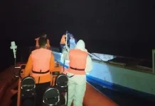 Tiga Korban Longboat Mati Mesin di Wakatobi Ditemukan Selamat Tiga Korban Longboat Mati Mesin di Wakatobi Ditemukan Selamat