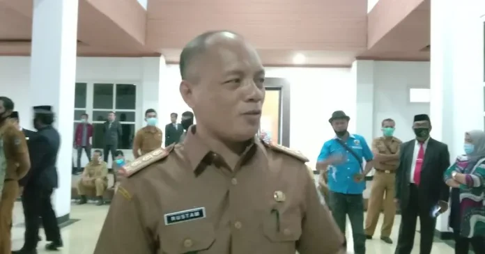 Kepala Dinas Pemberdayaan Masyarakat Desa (DPMD) Muna Rustam