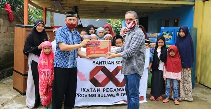 Pegawai OJK Sultra Salurkan Bantuan ke Empat Panti Asuhan di Kendari