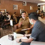 Tim Yustisi Pemkot Kendari Tagih Tempat Usaha yang Menunggak Pajak Tim Yustisi Pemkot Kendari Tagih Tempat Usaha yang Menunggak Pajak