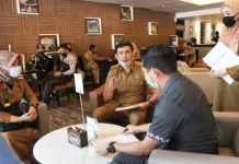 Tim Yustisi Pemkot Kendari Tagih Tempat Usaha yang Menunggak Pajak Tim Yustisi Pemkot Kendari Tagih Tempat Usaha yang Menunggak Pajak