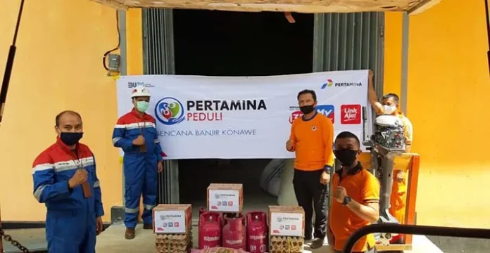 Pertamina Serahkan Bantuan Korban Banjir di Kabupaten Konawe