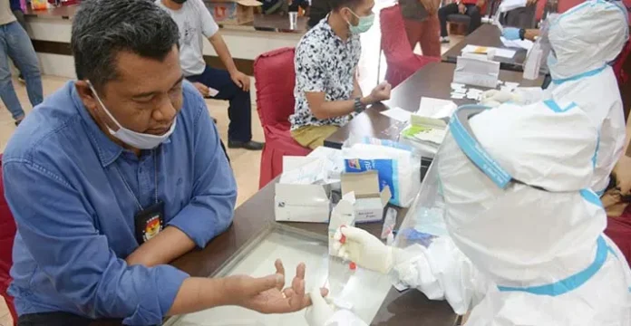 Rapid Test Seluruh Komisioner dan Staf KPU Sultra Hasilnya Non Reaktif