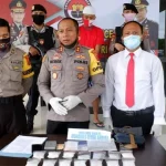 Pengedar Sabu 1,8 Kilo di Kendari Dibekuk, Polisi Hanya Bisa Sita 622 Gram Pengedar Sabu 1,8 Kilo di Kendari Dibekuk, Polisi Hanya Bisa Sita 622 Gram