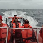 Dihantam Ombak, Sebuah Kapal Mati Mesin di Perairan Malaoge