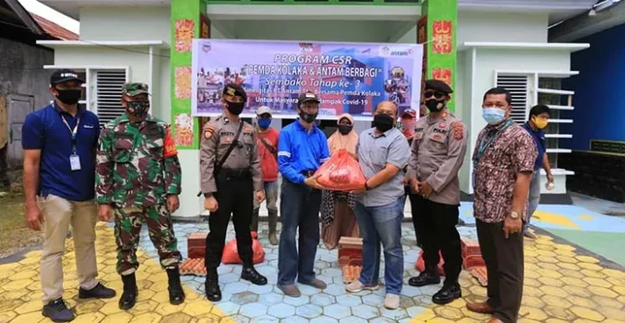 Antam Salurkan Paket Sembako untuk Warga Sembilan Kelurahan di Kolaka
