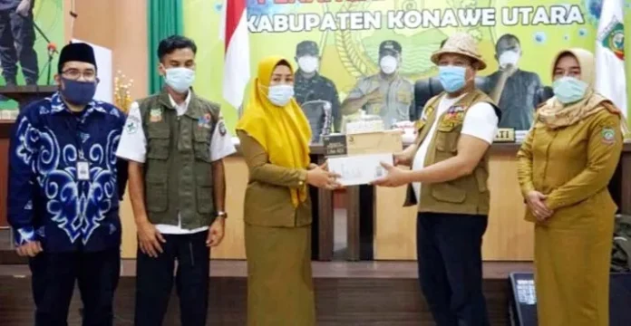 Serahkan Alkes, Bupati Konut Minta Puskesmas Tingkatkan Pelayanan