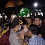 Ratusan TKA Dijadwalkan Tiba Malam Ini, Pendemo Blokir Simpang Bandara Haluoleo Ratusan TKA Dijadwalkan Tiba Malam Ini, Pendemo Blokir Simpang Bandara Haluoleo