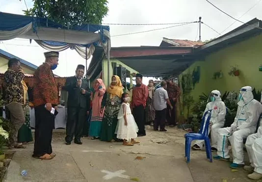 Minimalisir Penularan, Tim Evakuasi Pernikahan Covid-19 Baubau Mulai Awasi Resepsi Pernikahan Minimalisir Penularan, Tim Evakuasi Pernikahan Covid-19 Baubau Mulai Awasi Resepsi Pernikahan
