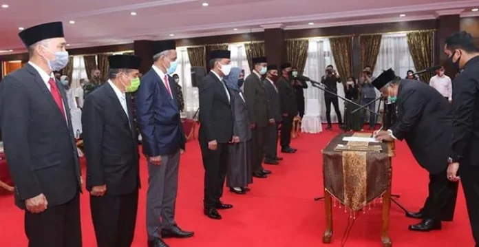 Ali Mazi Lantik Tim Percepatan Pembangunan