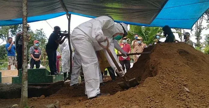 Jenazah Positif Covid-19 Dimakamkan di TPU Kolaka