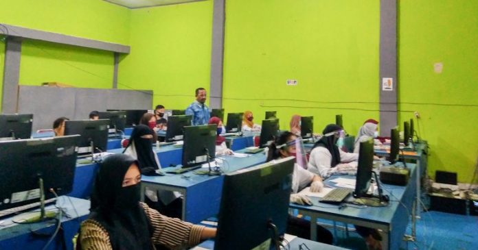 Digelar Hari Ini, Rektor Azhari Pantau Pelaksanaan UTBK-SBMPTN