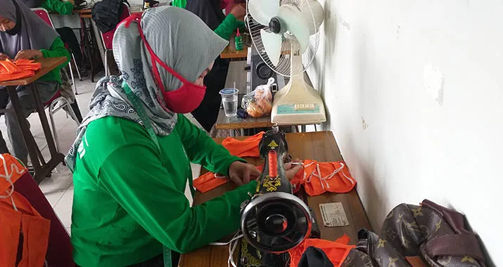 Menilik Dampak Pandemi: Omzet Anjlok di Sektor Jasa, Pekerja Banyak Dirumahkan