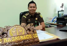 ASN Pelaku Penganiayaan di Kolut Dituntut Enam Bulan Penjara Kajari Kolut melalui Kasi Intel Basri Baco