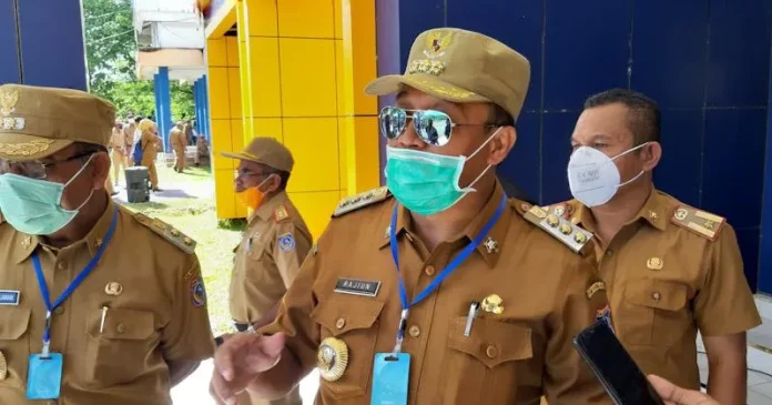 Bupati Kabupaten Muna Barat (Mubar) La Ode M Rajiun Tumada