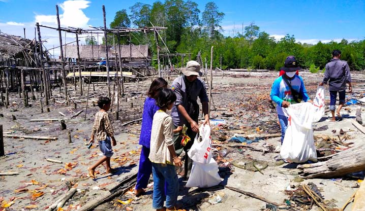 Balai TNRAW Gelar Aksi Bersih di Kawasan Konservasi