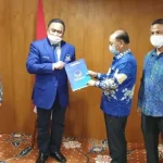 Surunuddin-Rasyid Kantongi SK Model B1-KWK dari Empat Parpol Surunuddin-Rasyid Kantongi SK Model B1-KWK dari Empat Parpol