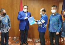 Surunuddin-Rasyid Kantongi SK Model B1-KWK dari Empat Parpol Surunuddin-Rasyid Kantongi SK Model B1-KWK dari Empat Parpol