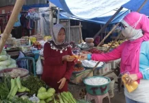 Poltekkes Kendari Bagikan 25 Ribu Masker Poltekkes Kendari Bagikan 25 Ribu Masker