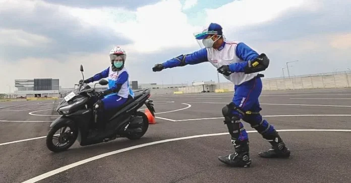 AHM Bagi Tips Pengereman Motor yang Aman, Yuk Disimak