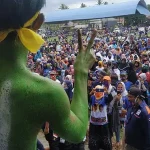 Deklarasi Tony – Baharuddin Ribuan Simpatisan Penuhi Lapangan Latamoro Koltim Deklarasi Tony - Baharuddin Ribuan Simpatisan Penuhi Lapangan Latamoro Koltim