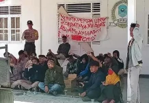 Warga Buteng Demo Soal Transparansi Penggunaan Anggaran Covid-19 Warga Buteng Demo Soal Transparansi Penggunaan Anggaran Covid-19