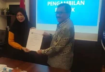Partai Demokrat Berikan B1KWK ke Paslon HALO Partai Demokrat Berikan B1KWK ke Paslon HALO