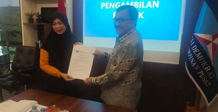 Partai Demokrat Berikan B1KWK ke Paslon HALO